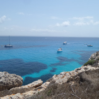 Favignana, barche al largo.