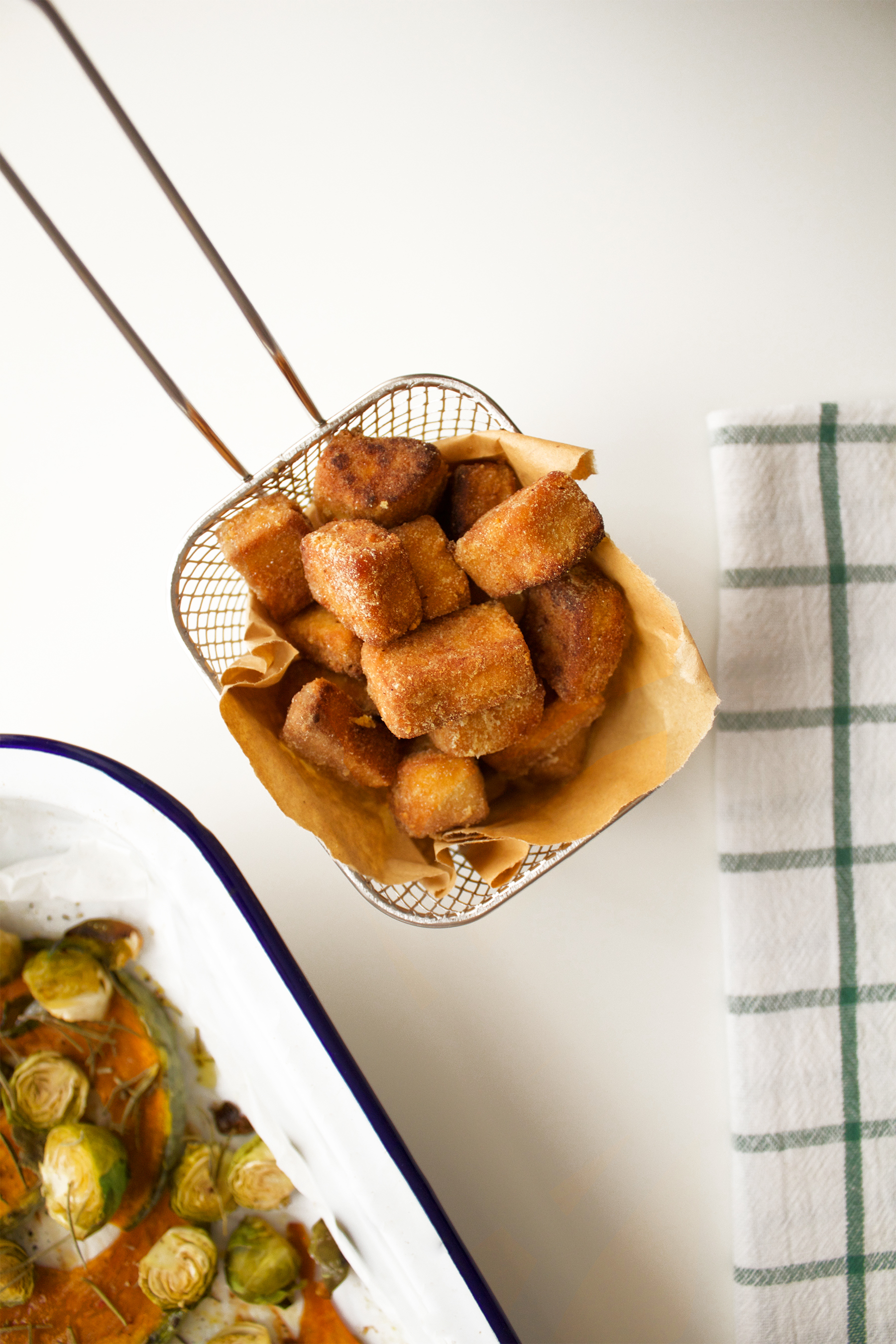 Tofu croccante per l'insalata invernale