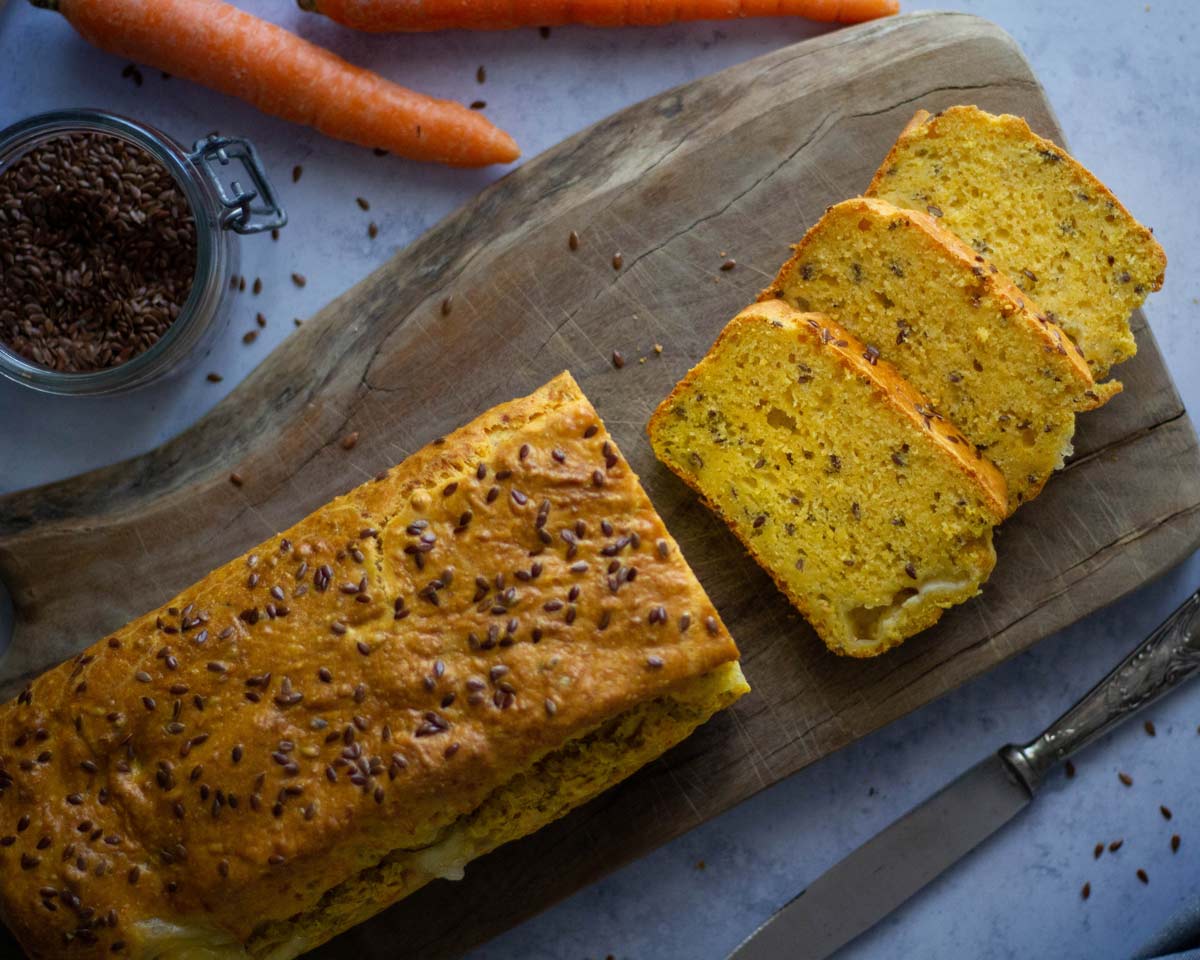 Plumcake salato con carote, olio evo e semi di lino