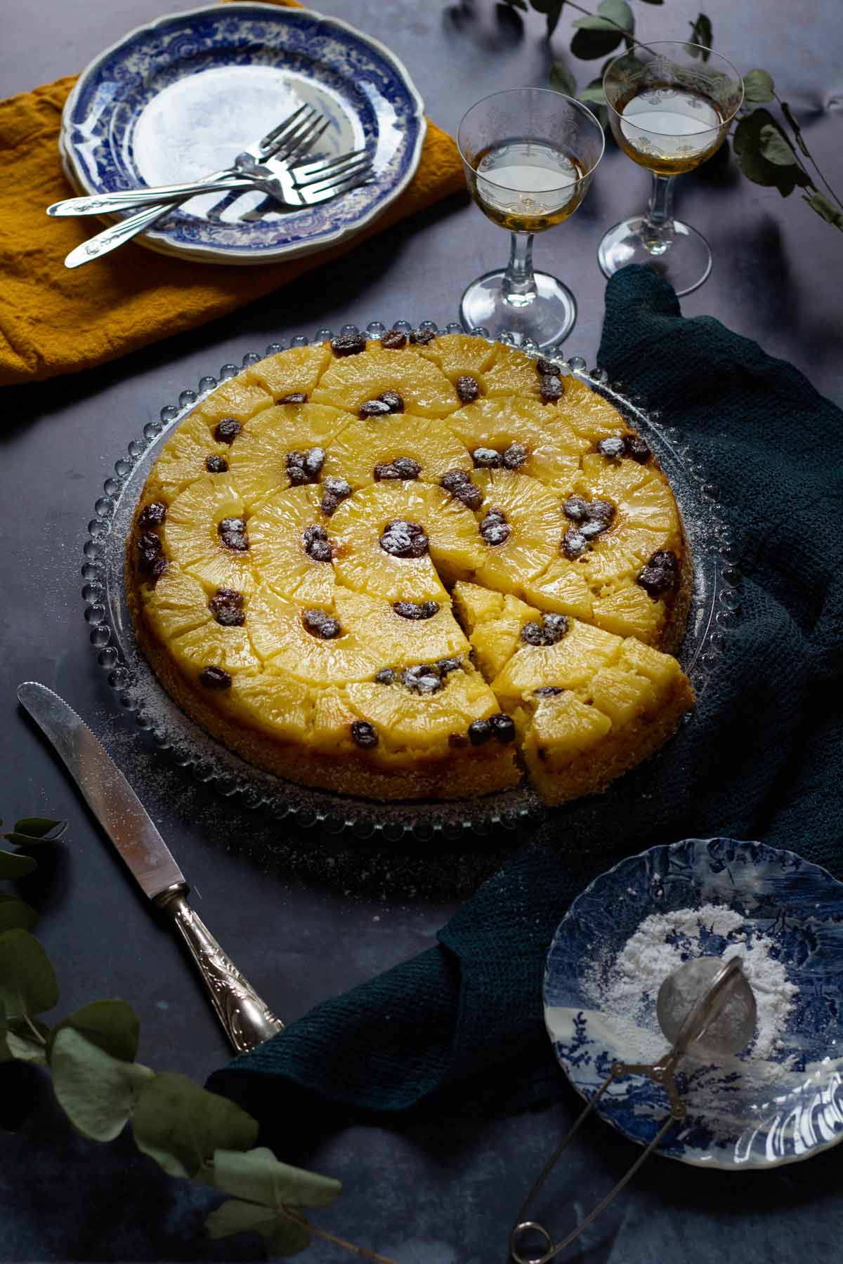 Se questo è un uovo - Torta upside down all' ananas pronta da servire.