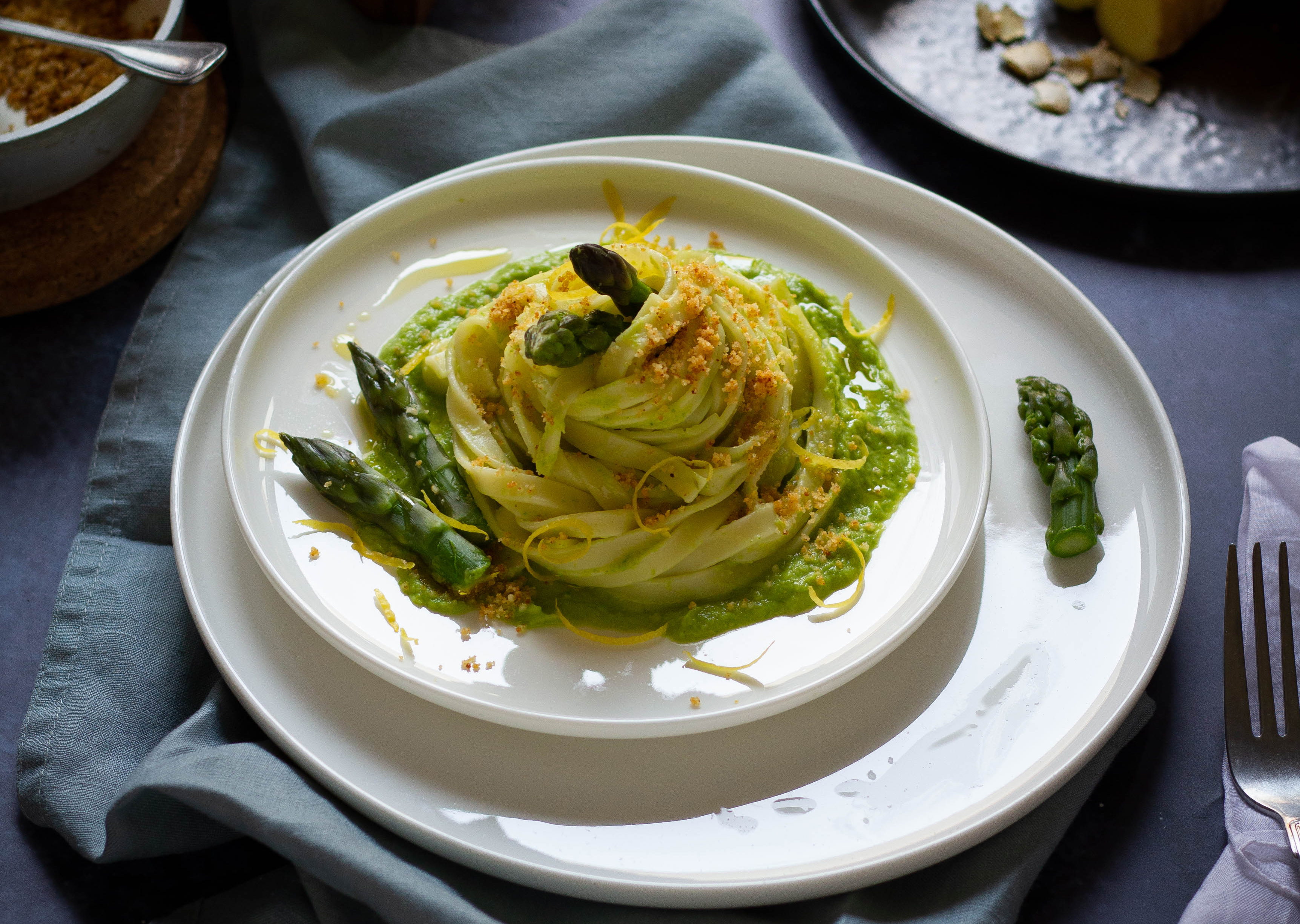 Se questo è un uovo - Tagliatelle di kamut con asparagi e zenzero